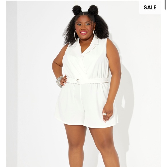 NWOT. White Romper. - Picture 2 of 5